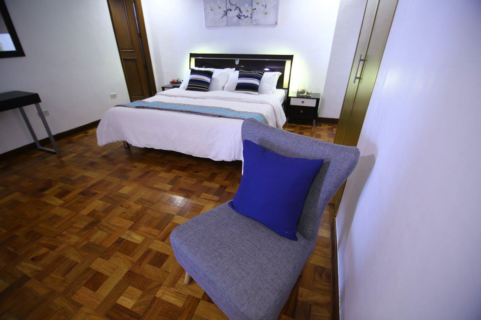 Reddoorz Plus @ Casino Street Makati Макати Экстерьер фото