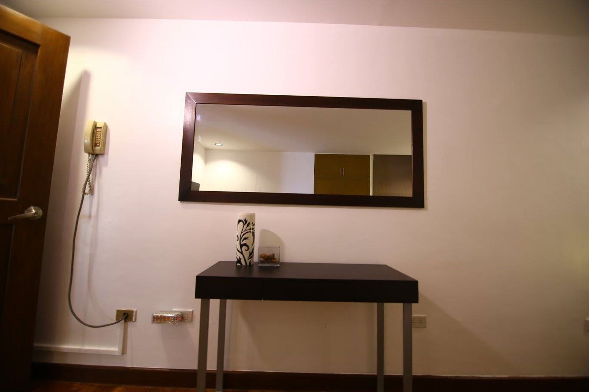 Reddoorz Plus @ Casino Street Makati Макати Экстерьер фото