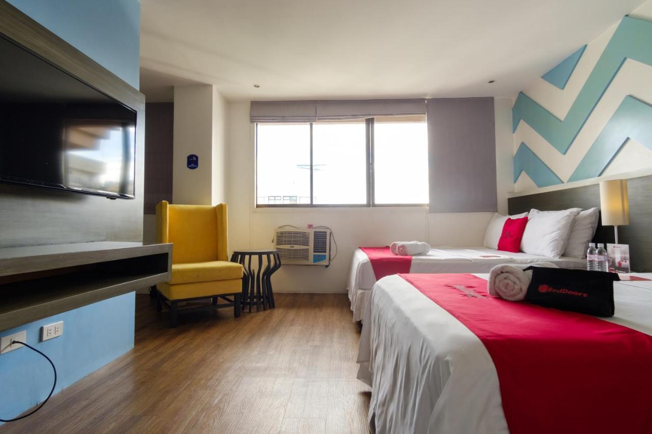 Reddoorz Plus @ Casino Street Makati Макати Экстерьер фото